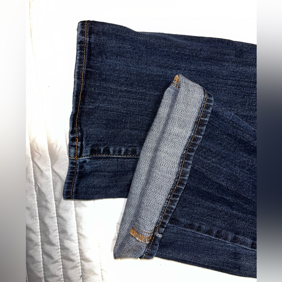 ❗️❗️SOLD❗️❗️Lucky brand jeans size 4/27, inseam is 30in - Picture 4 of 10